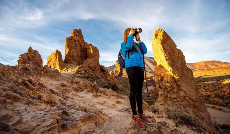 female-traveler-in-teide-park